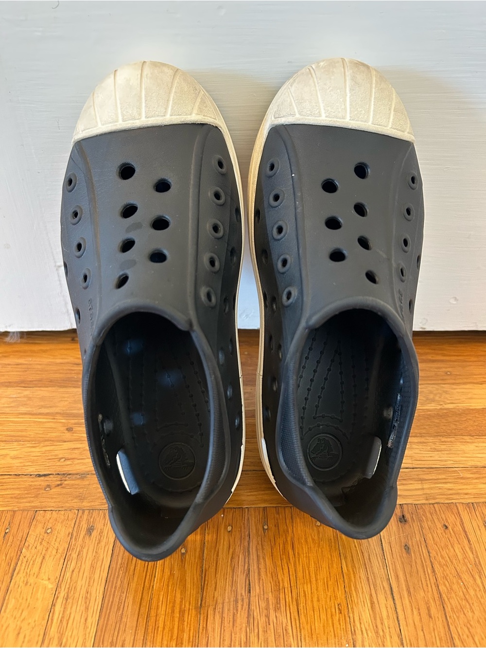 Kids crocs bump it water shoe black size J2.